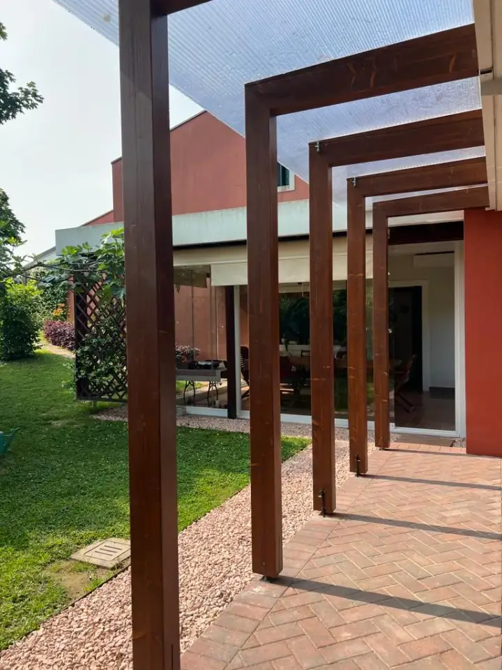 Tettoia legno e policarbonato